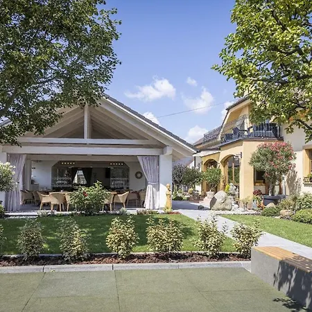 Grobsky Dvor Πανσιόν 3*